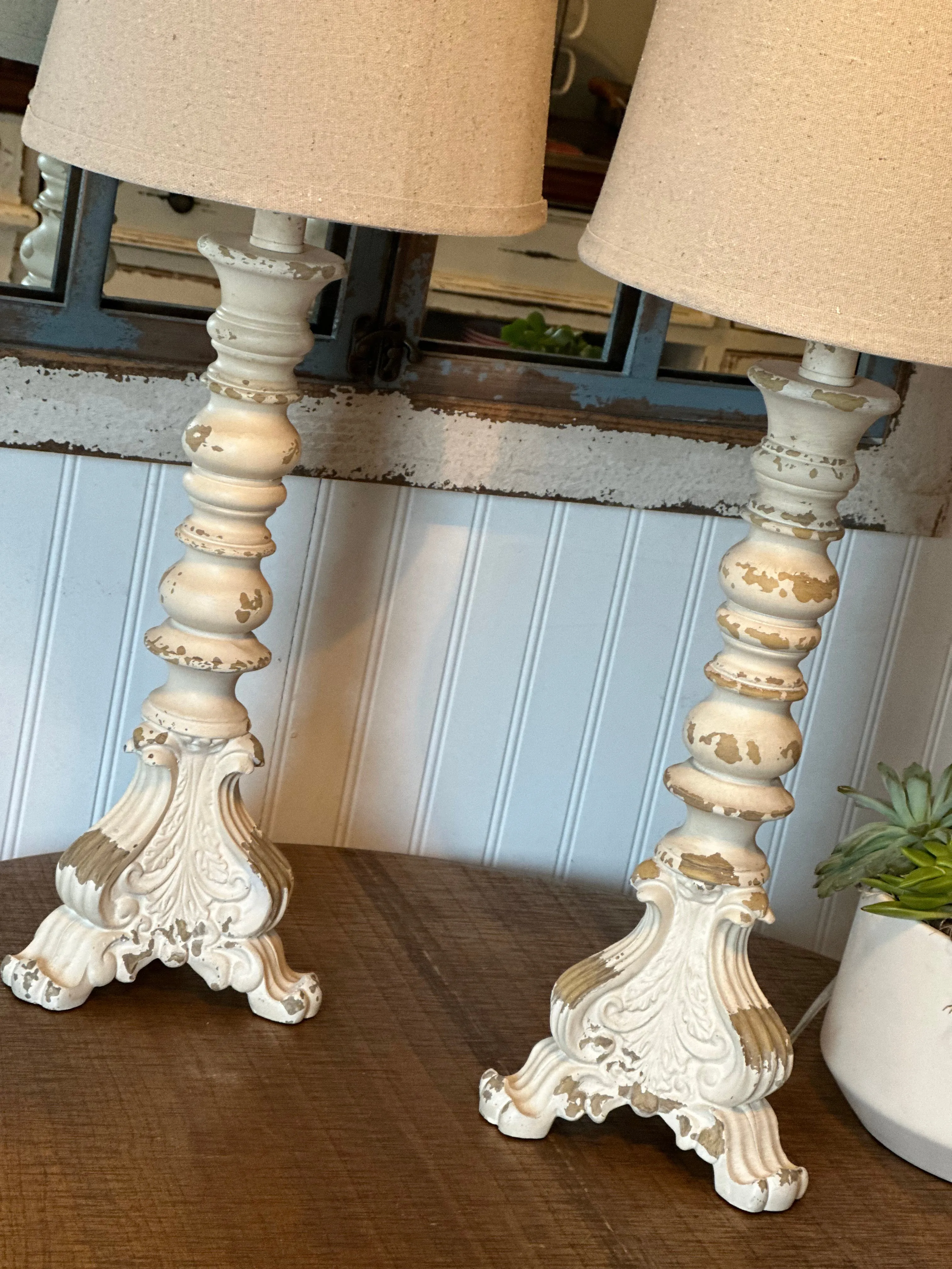 Chippy Distressed Matching Lamps
