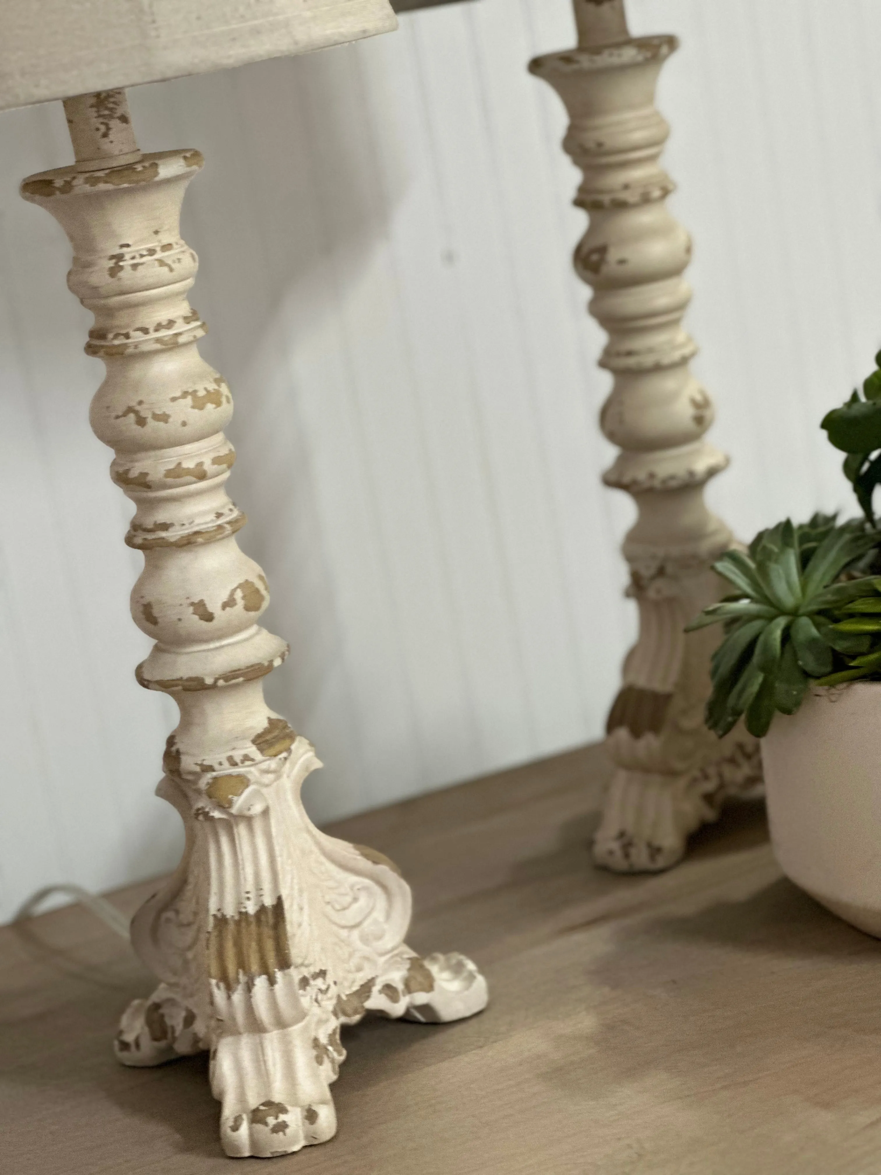 Chippy Distressed Matching Lamps