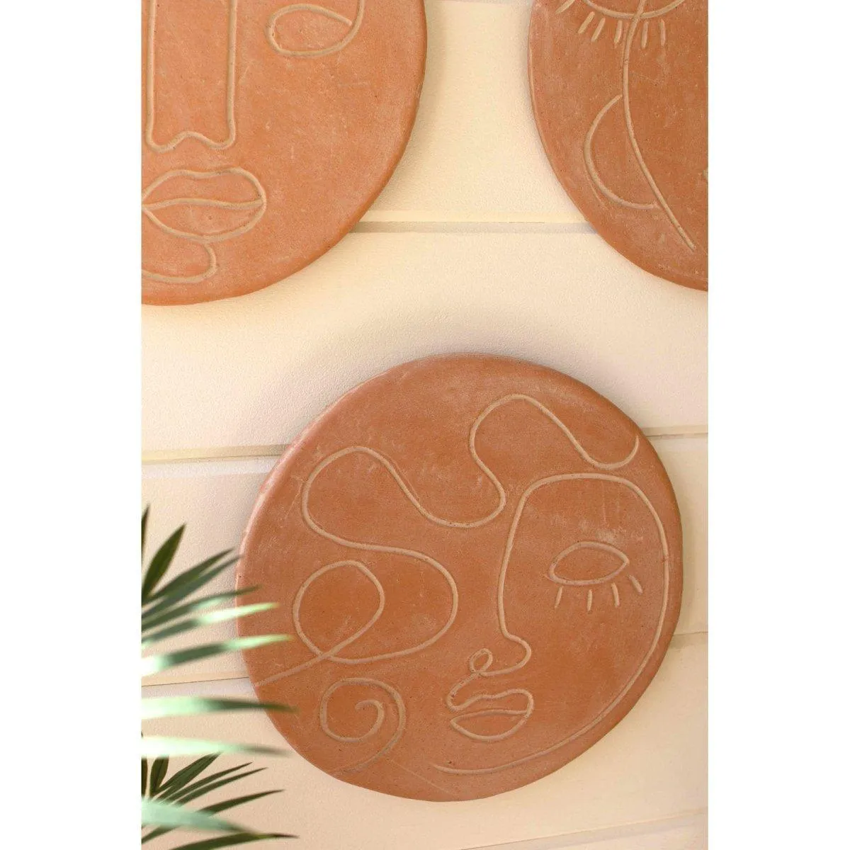Kalalou - SET OF 3 CLAY WALL HANGING PLATES WITH ETCHED FACE DETAIL - H4262