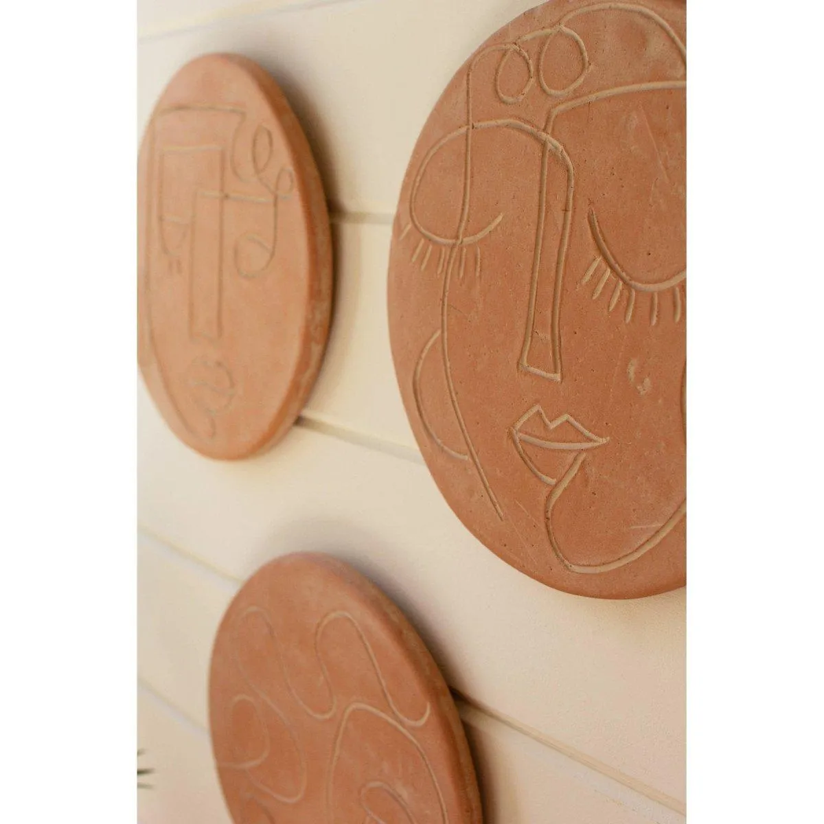 Kalalou - SET OF 3 CLAY WALL HANGING PLATES WITH ETCHED FACE DETAIL - H4262