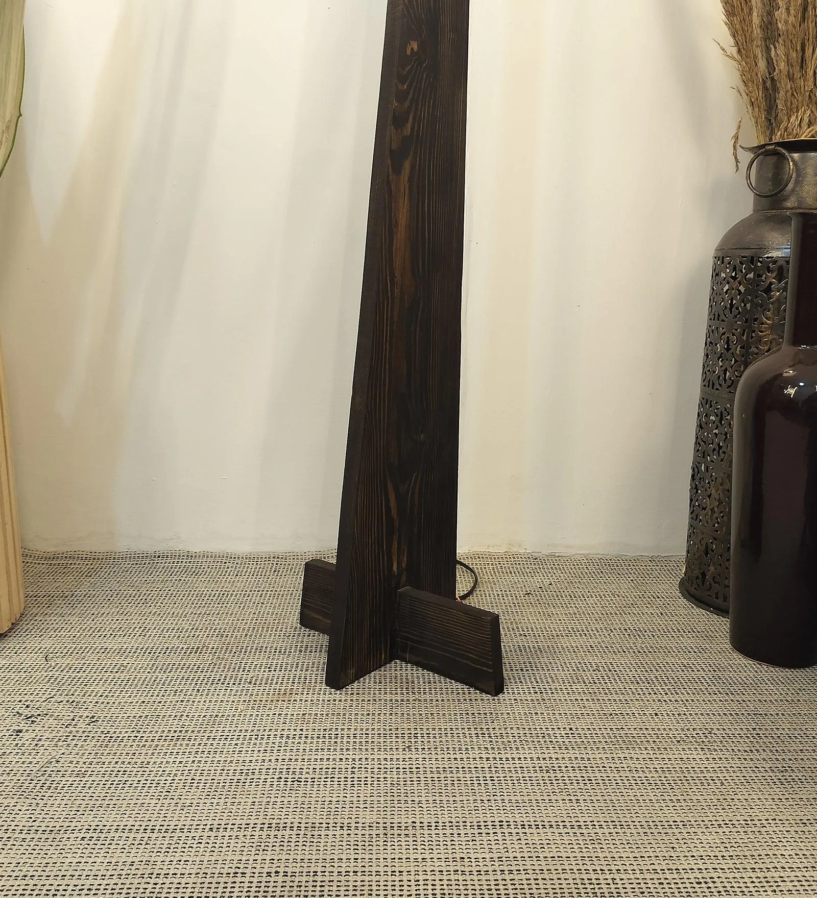 Modern Pinewood Trigo Floor Lamp – Elegant Conical Design