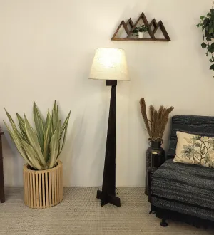 Modern Pinewood Trigo Floor Lamp – Elegant Conical Design