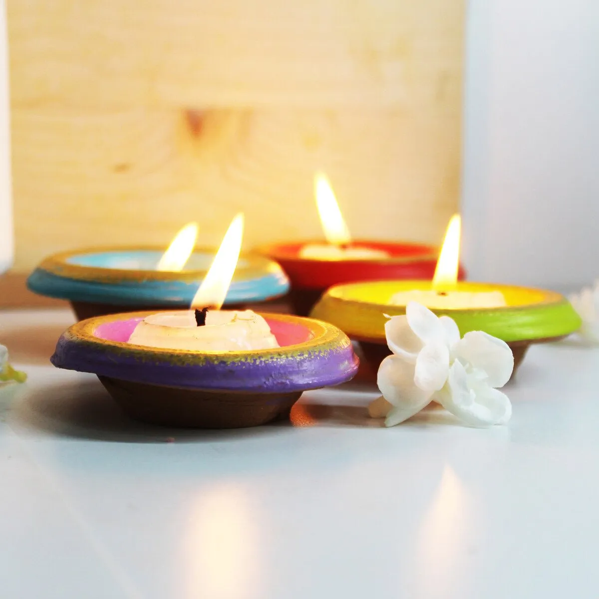 Pot Plato Candle Holder- Set Of 4 with4  Free HD Soywax Candles